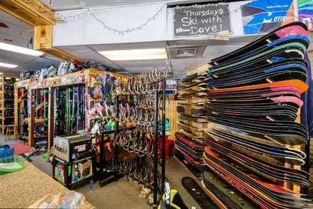 min-Nov25_20-AMR-Ski-Shop-HDR-Photos-108-1